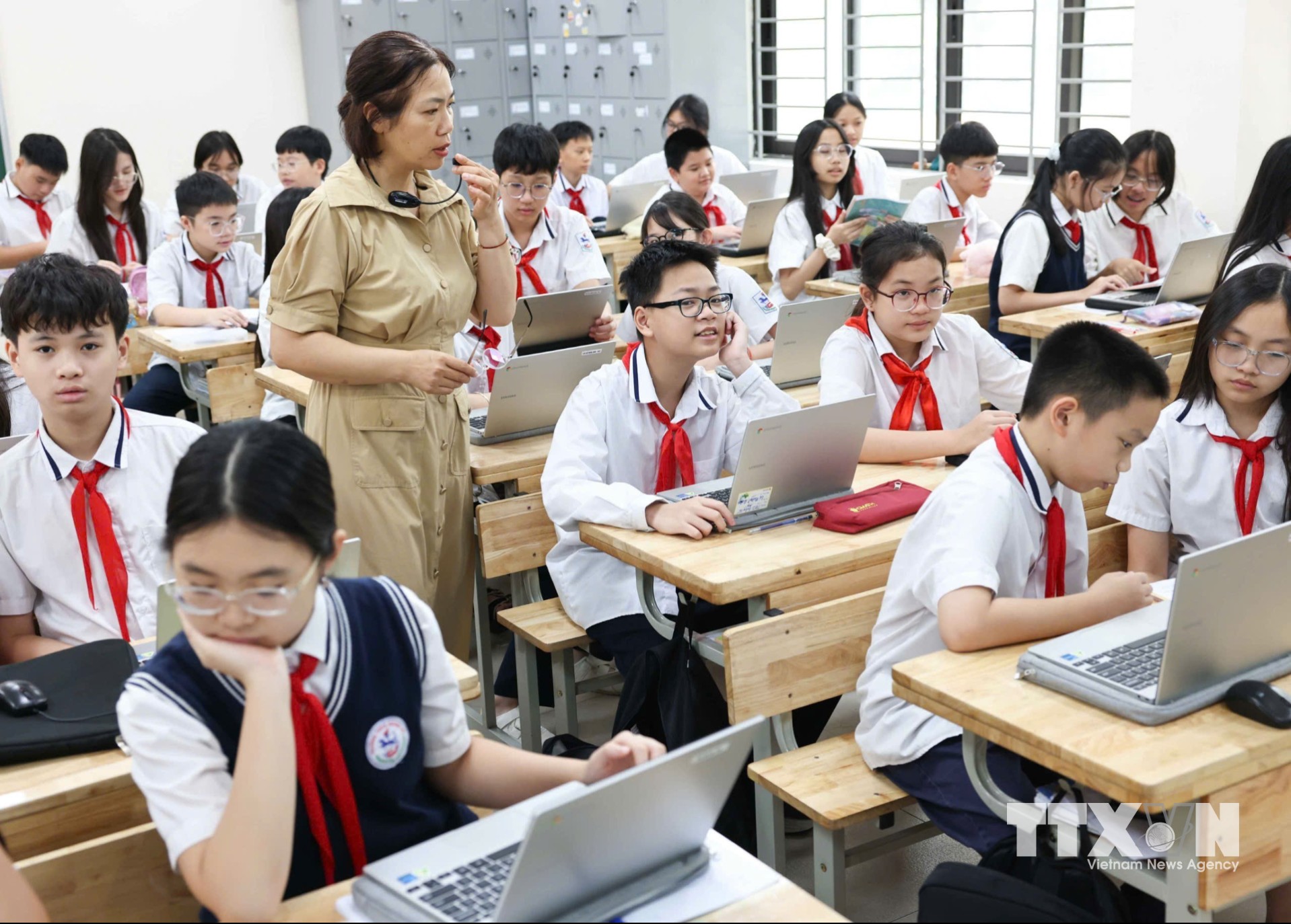 Với những bước đi tiên phong, Trường THCS Giảng Võ khẳng định quyết tâm trở thành điểm sáng về Trường học số của Thủ đô, góp phần nâng cao chất lượng giáo dục và đào tạo thế hệ công dân toàn cầu trong kỷ nguyên số. (Ảnh: Thanh Tùng/TTXVN)